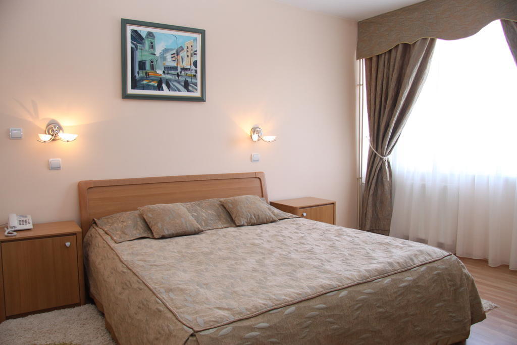 Hotel ครากูเยวัตส์ ภายนอก รูปภาพ