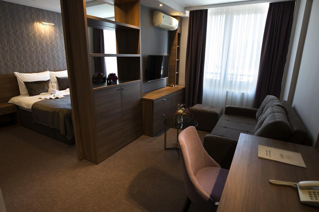 Hotel ครากูเยวัตส์ ภายนอก รูปภาพ