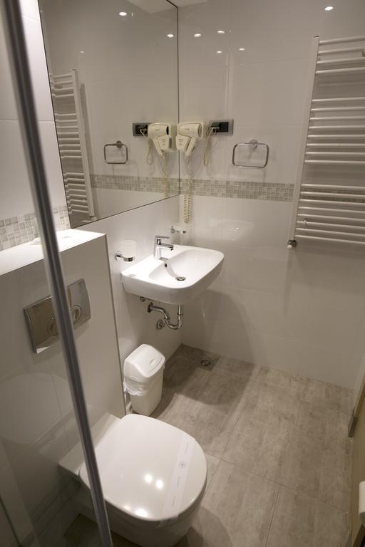Hotel ครากูเยวัตส์ ภายนอก รูปภาพ