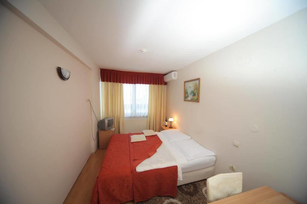 Hotel ครากูเยวัตส์ ภายนอก รูปภาพ