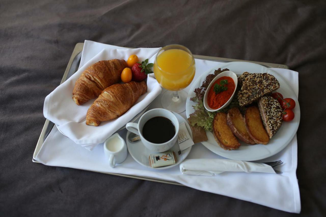 Hotel ครากูเยวัตส์ ภายนอก รูปภาพ