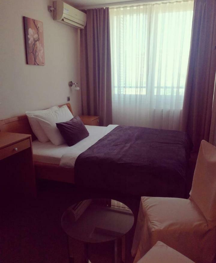 Hotel ครากูเยวัตส์ ภายนอก รูปภาพ